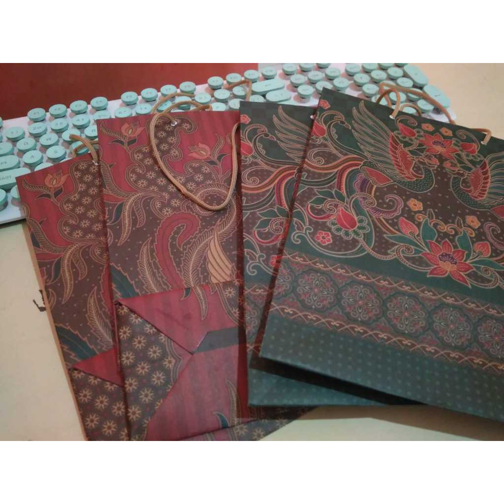 

Paperbag Motif Batik warna