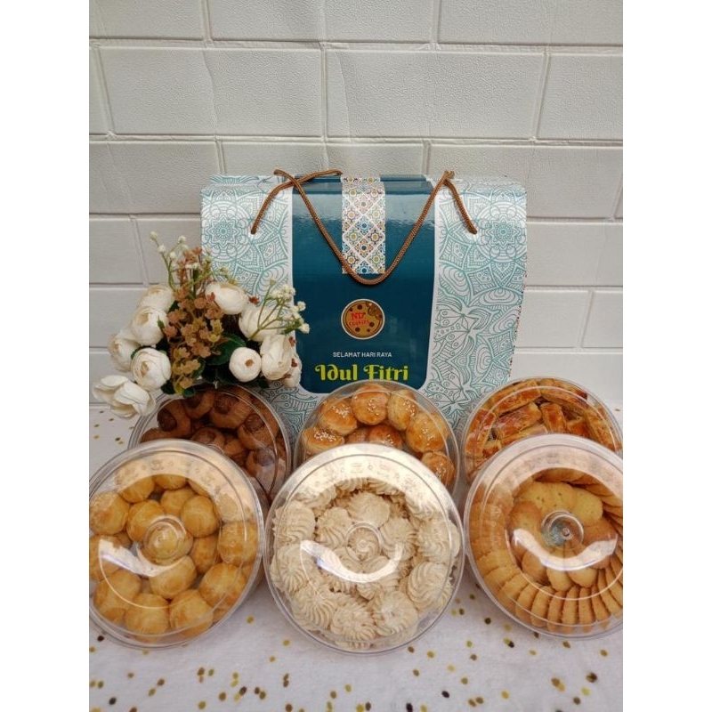 

HAMPERS KUE LEBARAN