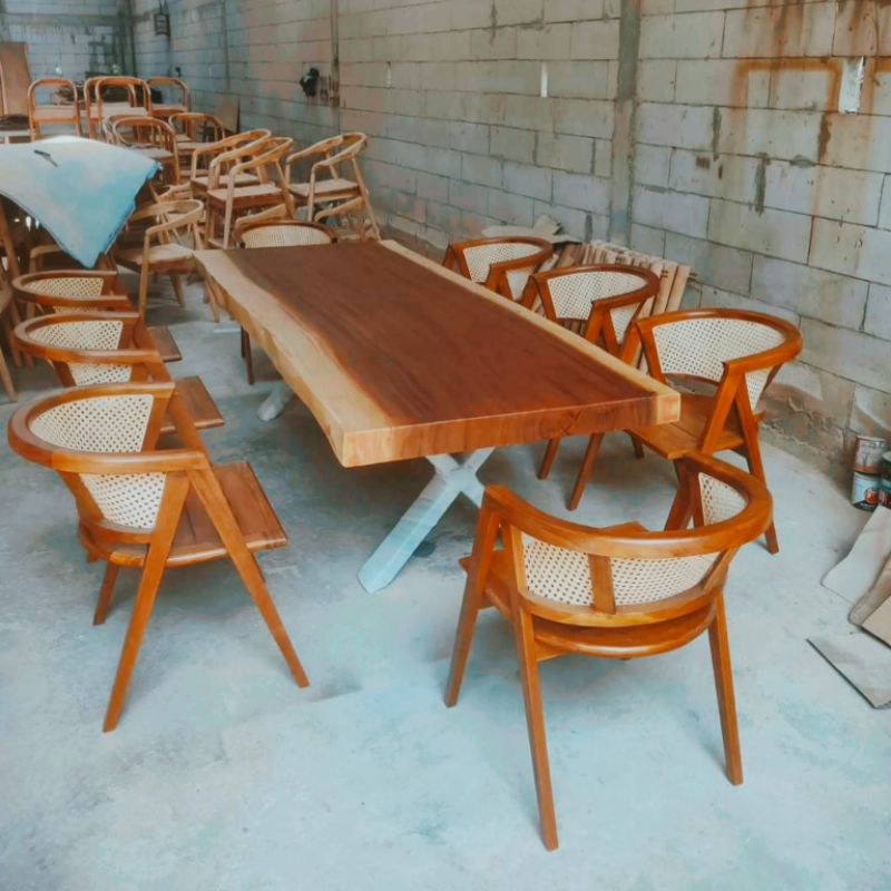 Set Meja Makan kayu Suar dengan 8 Kursi Kayu Jati | Kursi Makan Rotan Kayu Jati