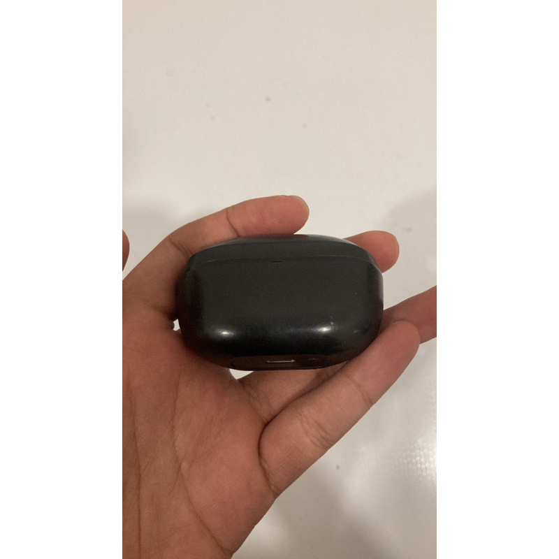 Soundcore dot 3i charger deck dan tws (sebelah kanan)