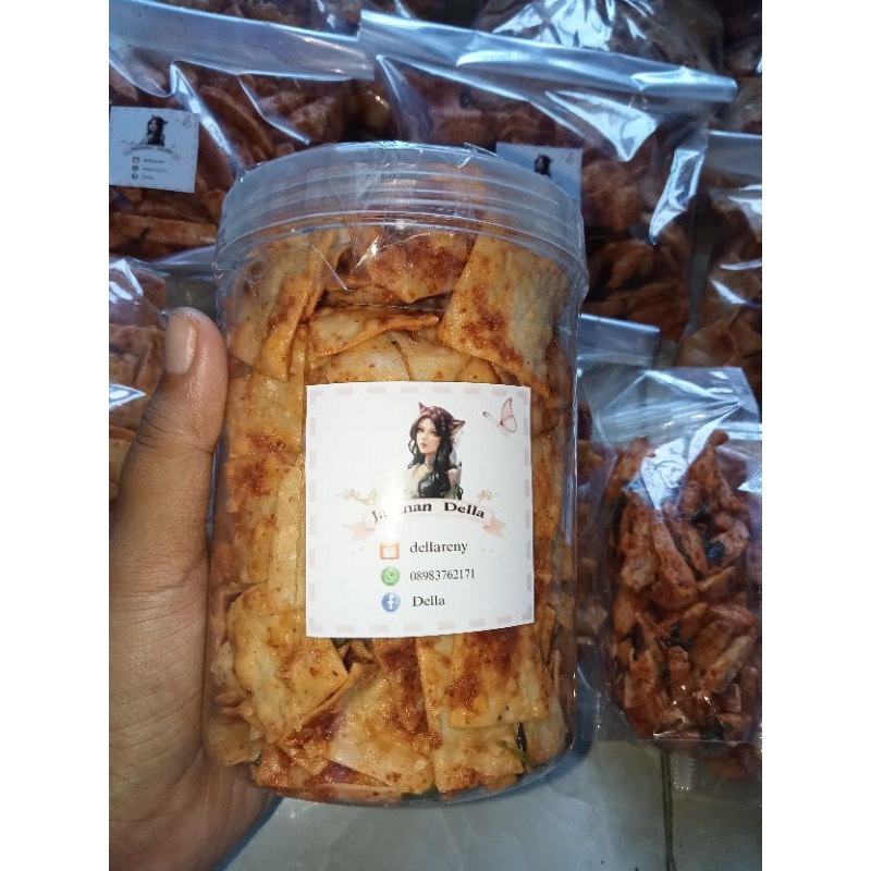 

keripik pangsit pedas nikmat daun jeruk kemasan toples 800ml