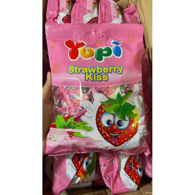 

YUPI STRAWBERRY KISS PACK (120 GRAM)