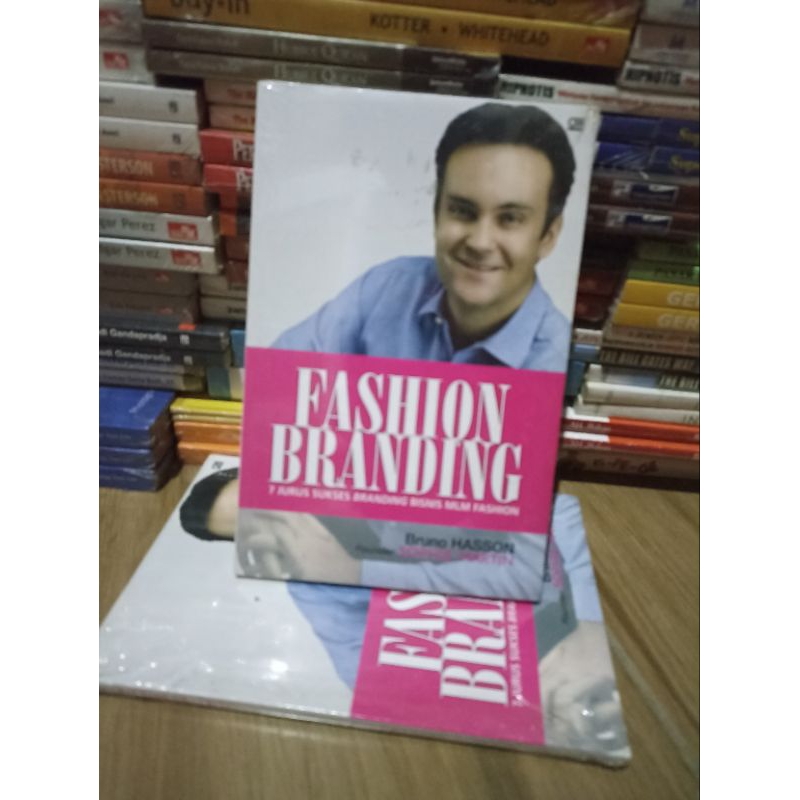 buku fashion branding