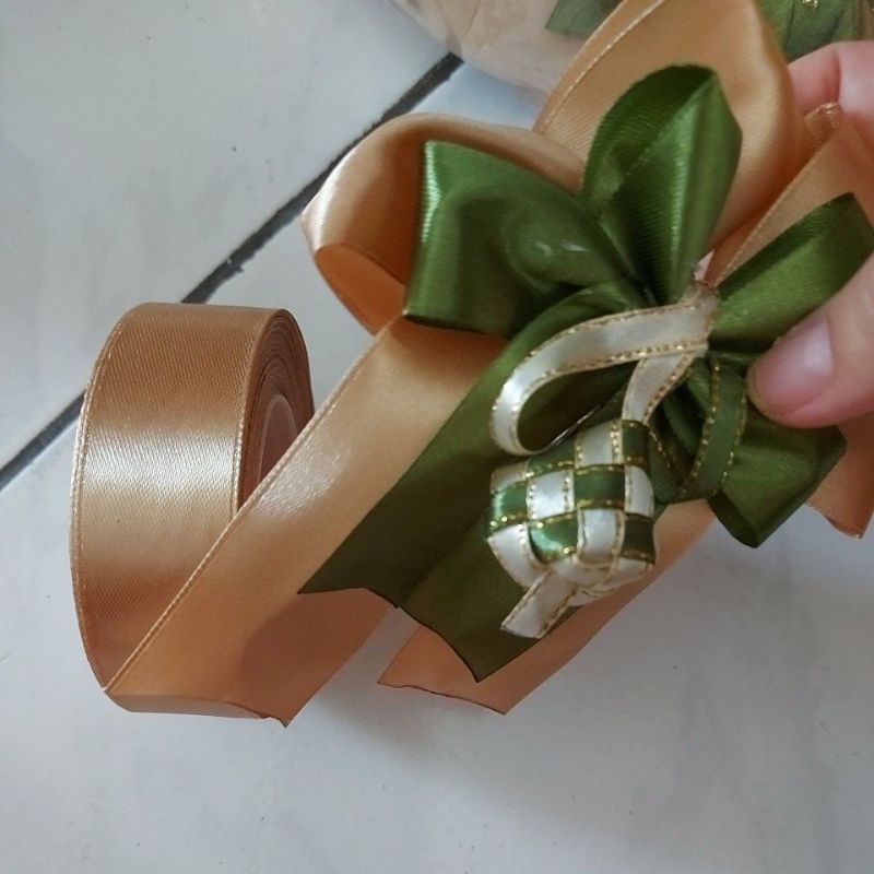 

Pita satin roll 2,5cm- gold