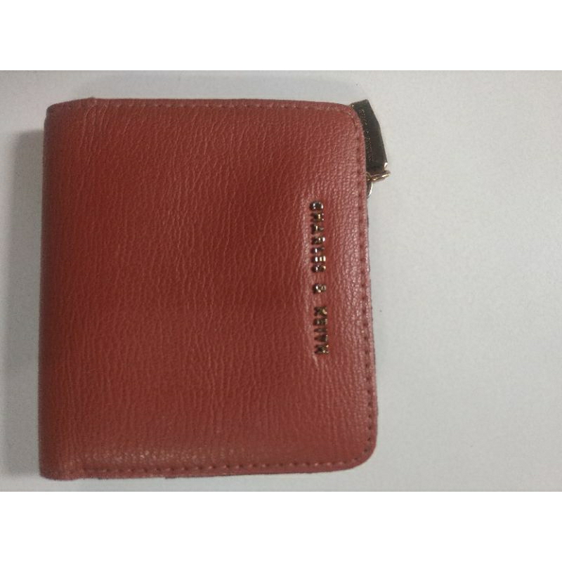 dompet kecil Charles & Keith