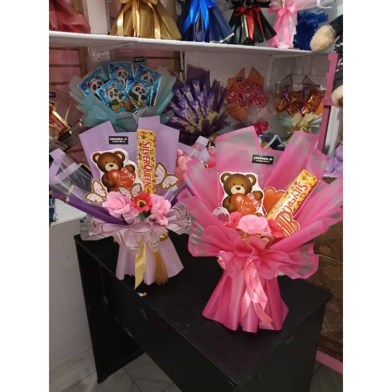 

KODE BSB BUKET SILVERQUEEN DAN TOPPER BEAR mix bunga