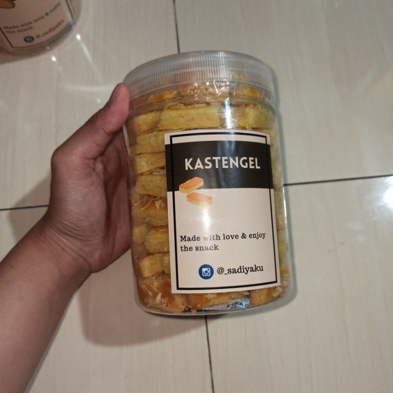 

Kastengel toples tabung 750 ml