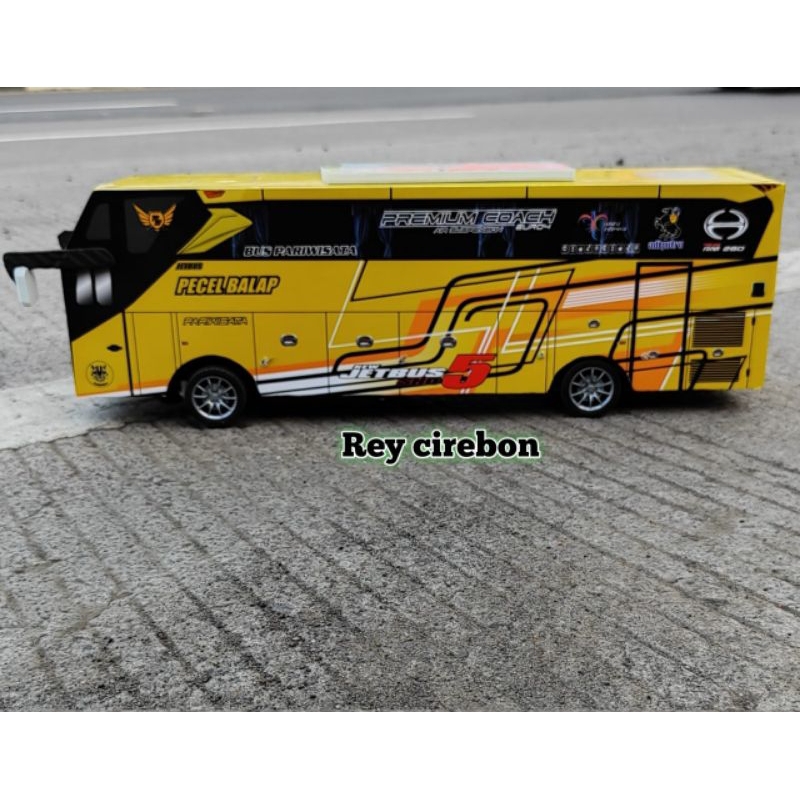 Mainan Miniatur Bis Telolet Basuri