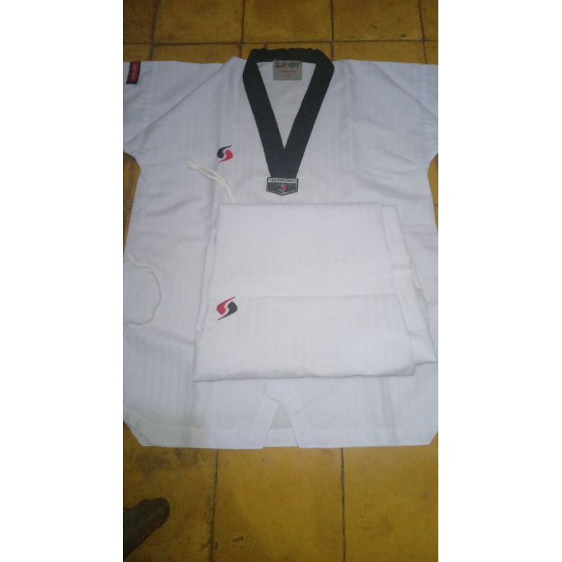 Dobok Taekwondo Sendy Champion