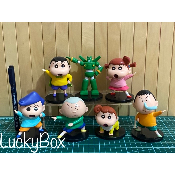 Action figure Shinchan pahlawan bertopeng
