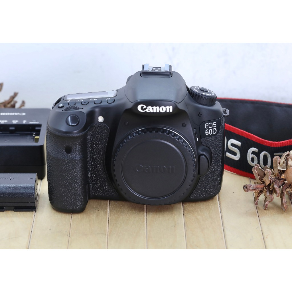 Canon EOS 60D Body Only B119  kode Unit B119  Kondisi : - Fisik mulus - Ada tanda bekas pemakaian - 