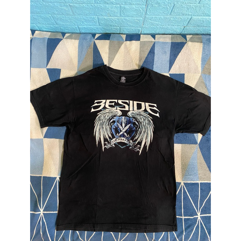 T-SHIRT BESIDE