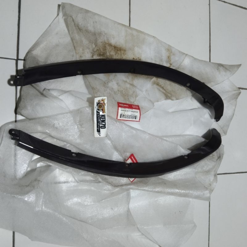 molding list body tameng depan Scoopy karbu warna coklat metalic original