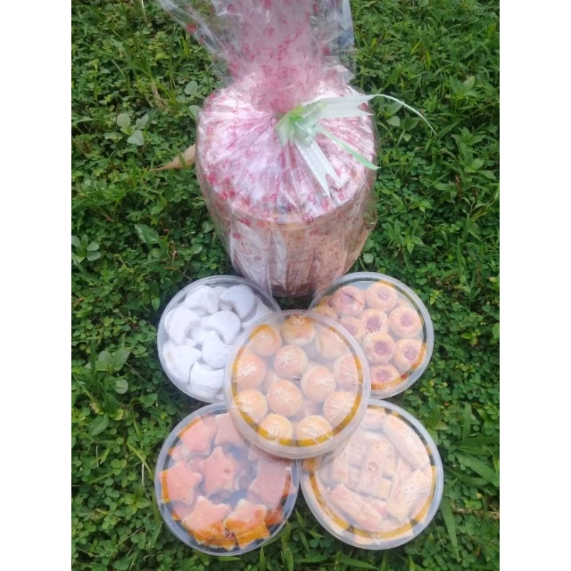 

PAKET KUE KERING 1paket isi 5 kue kering di jamin enak ngeprul