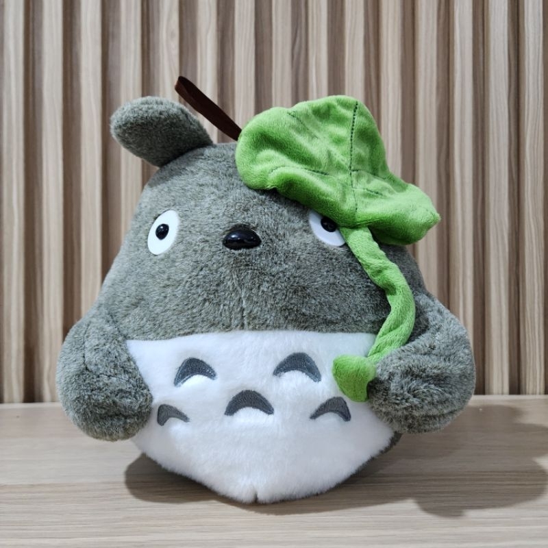 BONEKA TOTORO PAYUNG DAUN