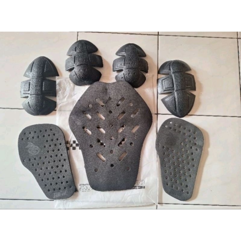 Rabbit and wheels protector