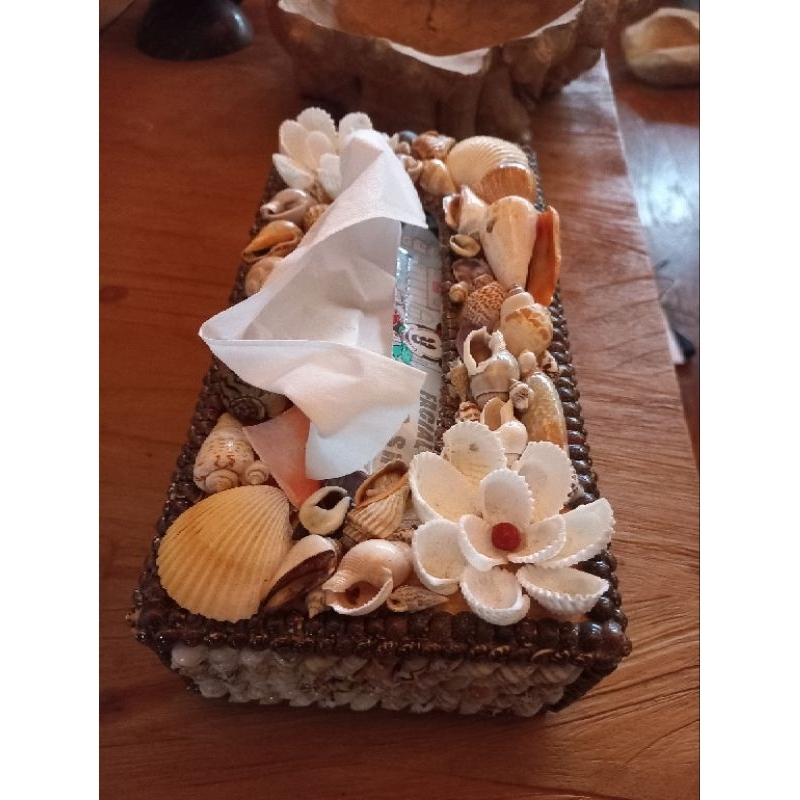 Tempat tisu dari kulit kerang