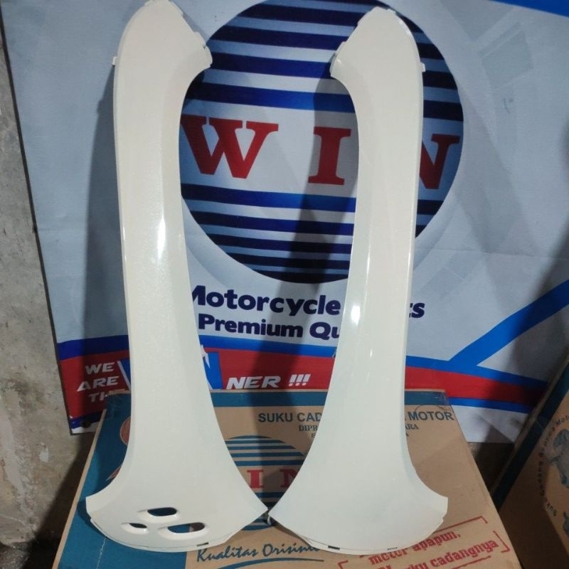 sayap luar scoopy new 2020-2023/legshield luar scoopy 2020 cream/win