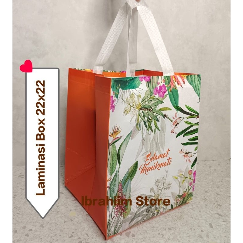 

(ISI 12 PCS) PREMIUM MEWAH TAS HAJATAN LAMINASI BOX UKURAN 22x22 cm / TAS HAJATAN MEWAH UKURAN 22