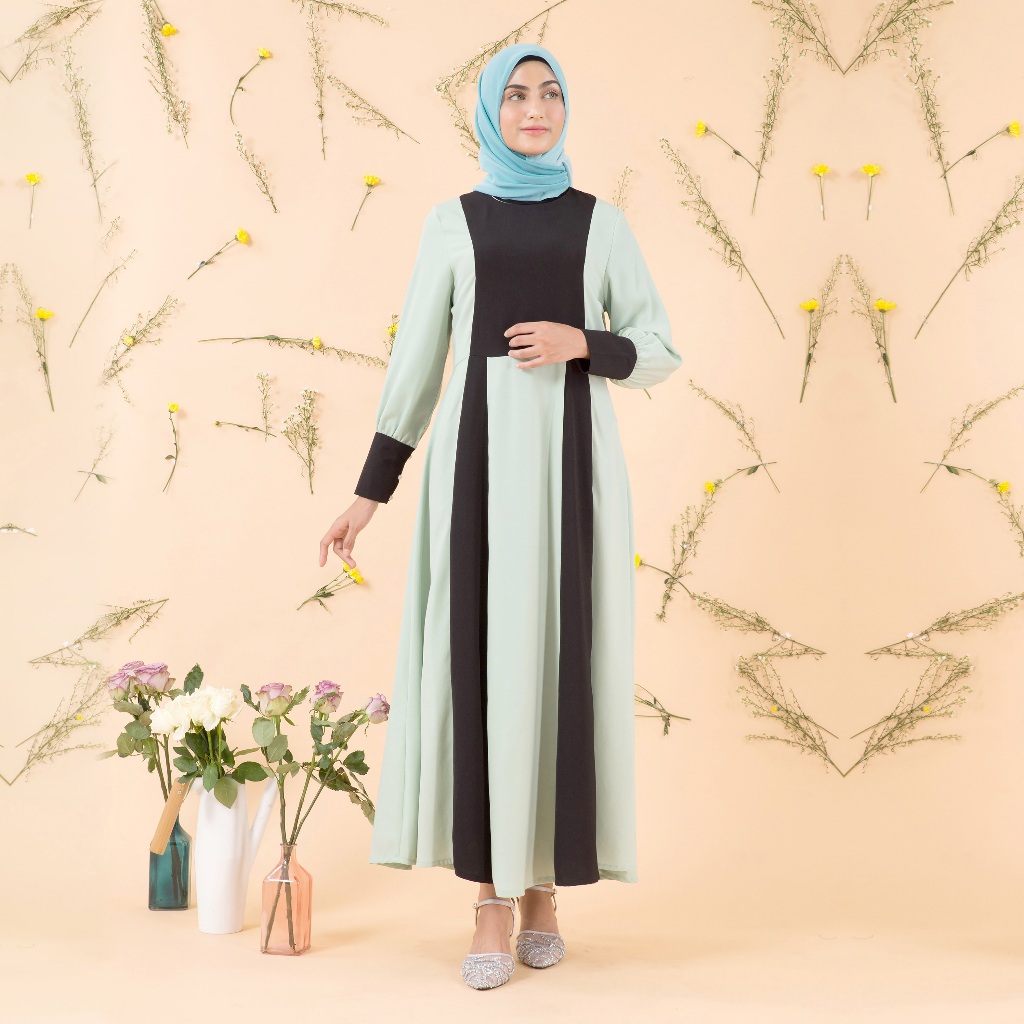 Dress Club Solitaire 1651