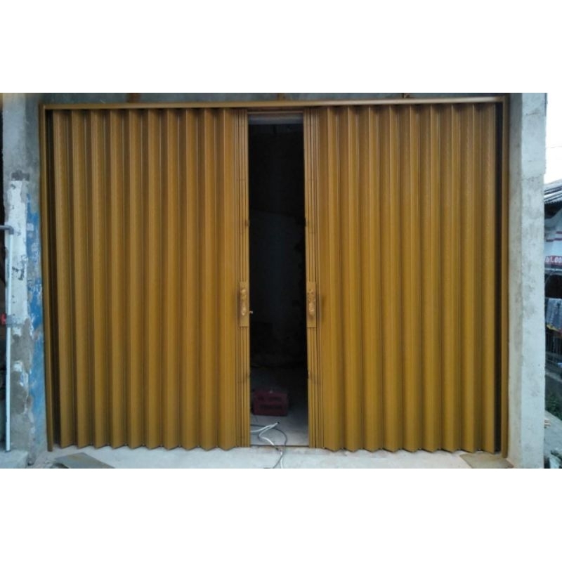 Folding gate 333