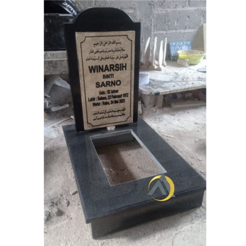 Nisan papan makam pondasi minimalis batu granit hitam dan marmer putih 60x40