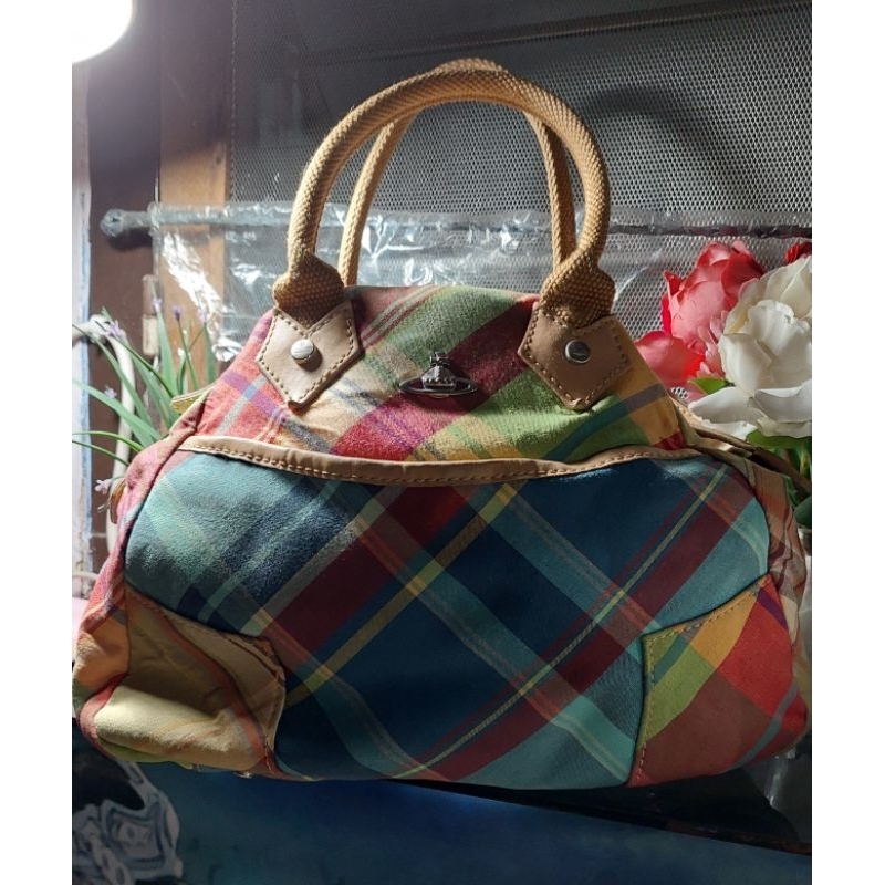 Tote Bag Vivienne Westwood (Authentic). Warna klasik dari Vivienne Westwood, awet dan abadi sepanjan