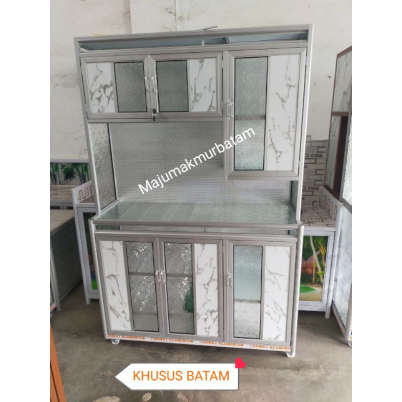 RAK PIRING GELAS ALUMINIUM 3 PINTU KAKI RODA MOTIF PUTIH