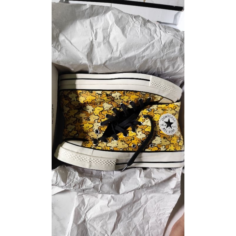 converse x peanuts charlie brown