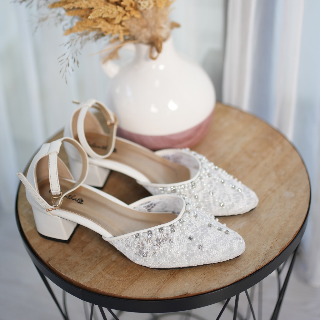 Deu_Calantha Sepatu Pesta Wanita Wedding Shoes Ankle Strap Sellena White Heels 5 Cm Berbahan Brokat 
