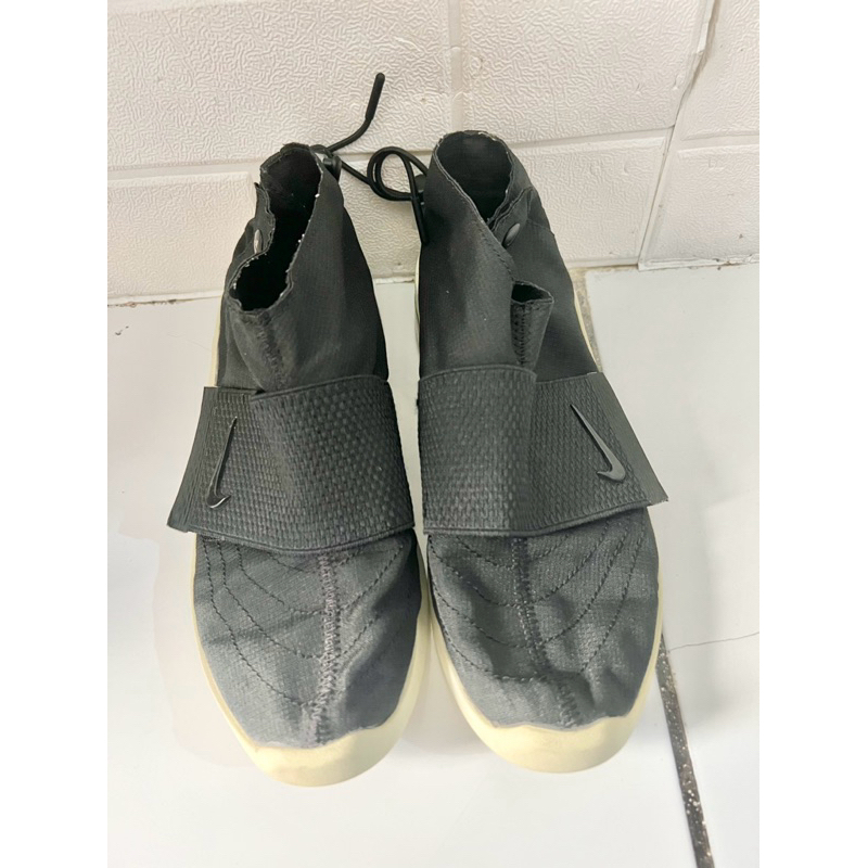 sepatu nike x fear of god