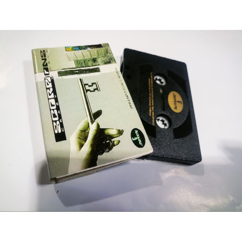 kaset Scorpions - crazy world winds of change