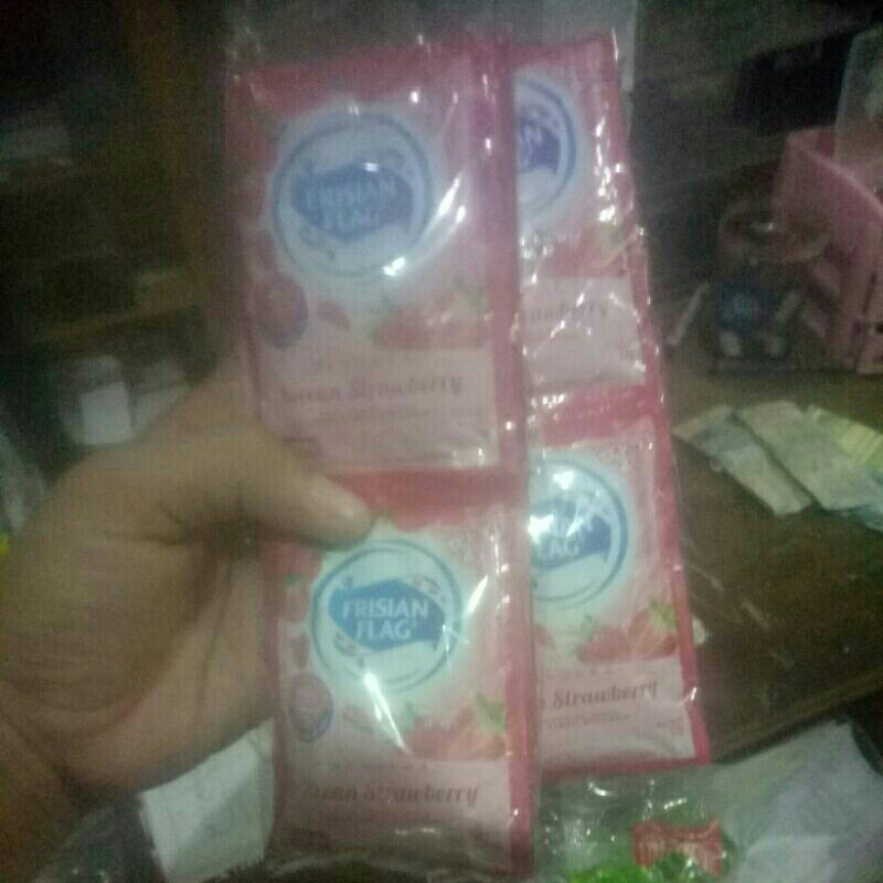 

Frisian flag strawberry sachet renteng isi 6