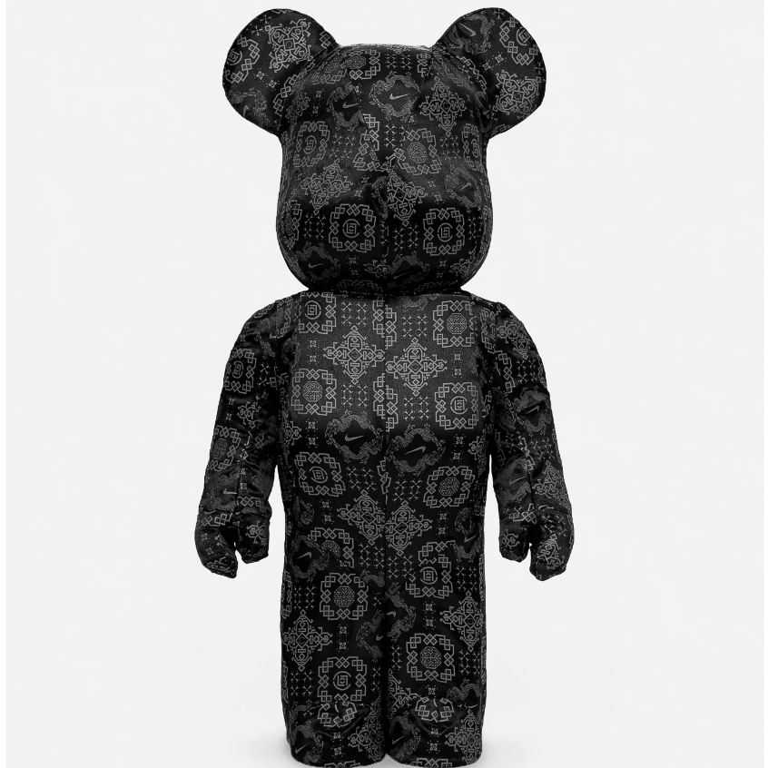 Patung Dekorasi Rumah Model Batik / Bearbrick Figurine 1000% EB A67