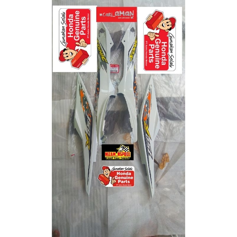 COVER BODY SAYAP ATAS KIRI KANAN DAN BODY BELAKANG KIRI KANAN HONDA SONIC 150 +STIKER