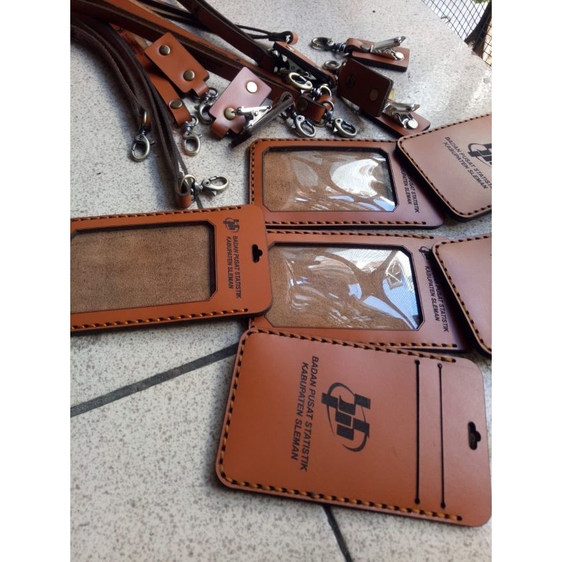 

Name Tag Kulit Sapi Id Card Holder Free Custom Nama/Logo