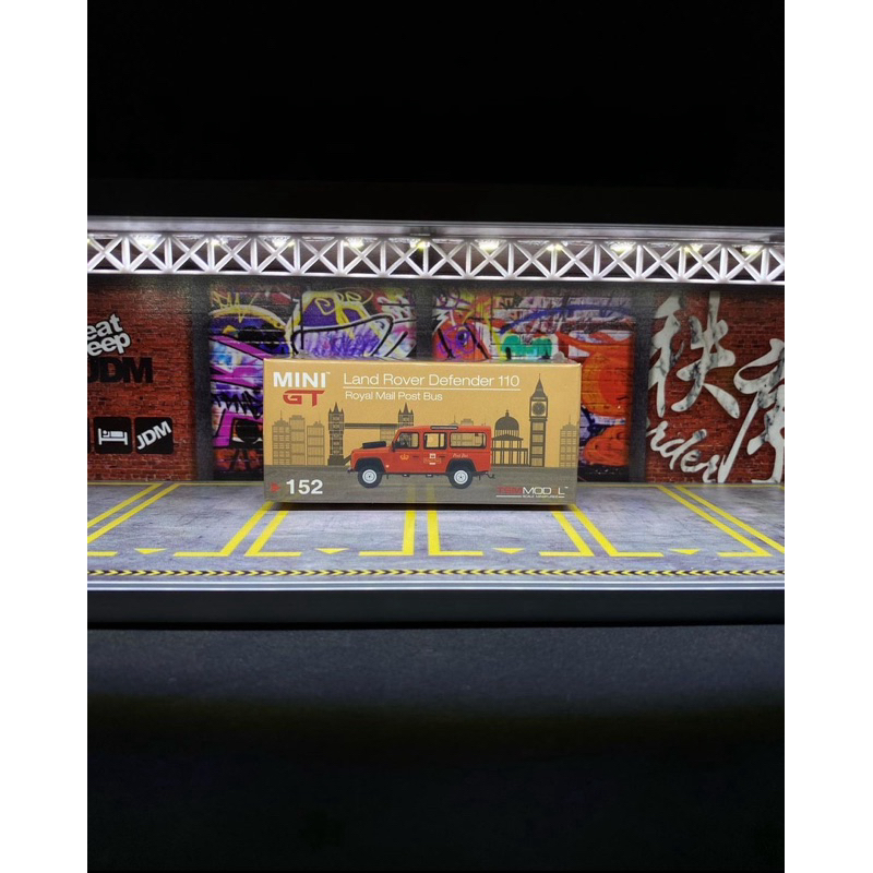 MINI GT Land Rover Defender 110 Royal Mail Post Bus #152