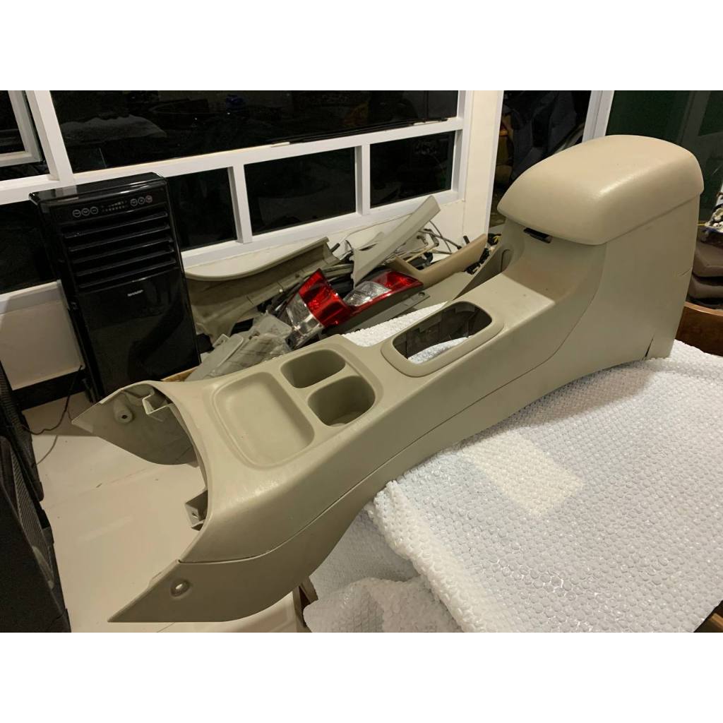 Console Konsul Box Panel Transmisi Toyota Innova Lama Matic Original