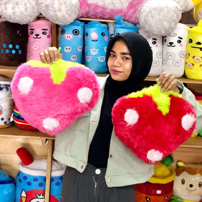 Bantal boneka Karakter buah strawberry Ukuran Sedang SNI buah buahan one house party