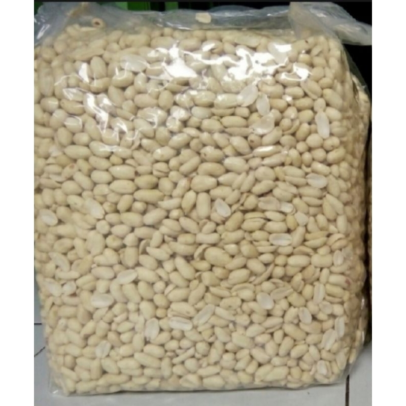 

kacang tanah kupas ukuran sedang.perlengkapan bumbu dapur