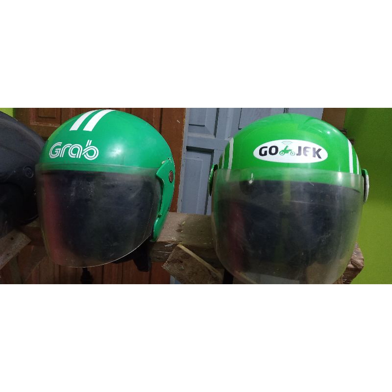 Helm Gojek Dan Grab