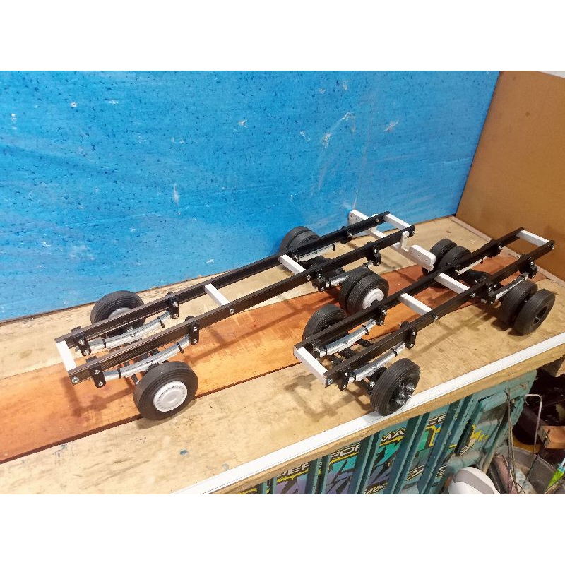 Sasis miniatur truck  murah tarikan atau manual canter.giga skala 1:14