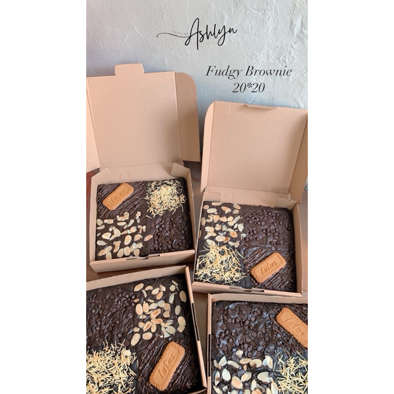 

Fudgy Brownies Dark Chocolate Premium 20x20 cm