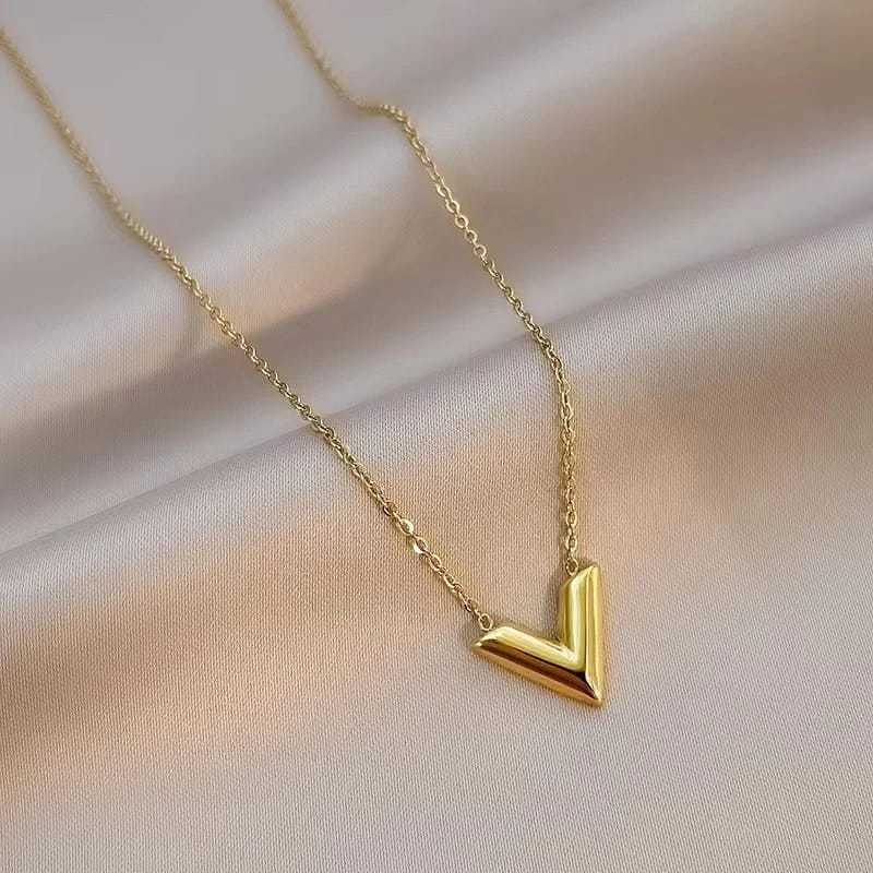 Kalung Titanium Wanita Huruf V Elegan Mewah Anti Karat Anti Luntur Korean Style