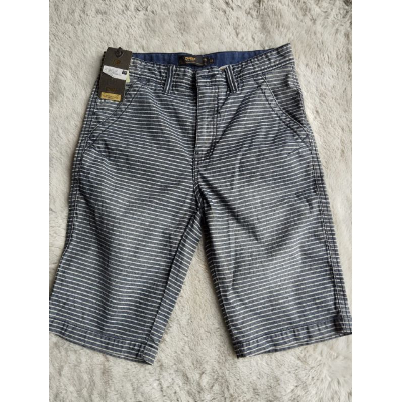 Celana pendek Emba Original.