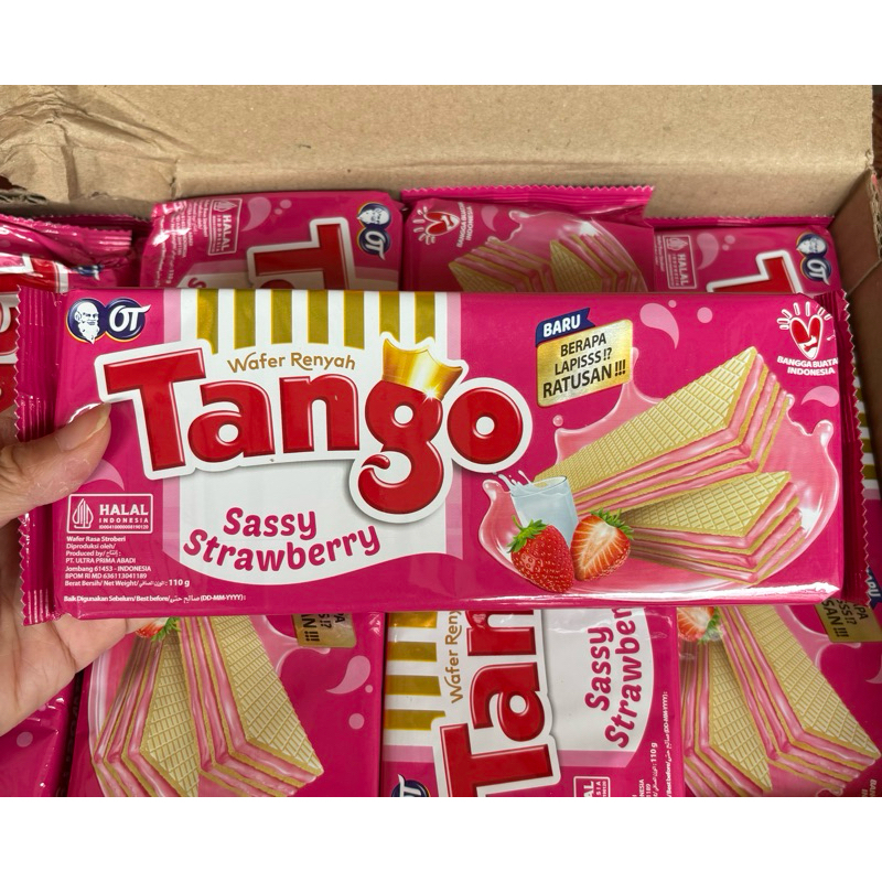 

agen distributor makanan ringan snack cemilan wafer tango sassy strawbery 110g murah