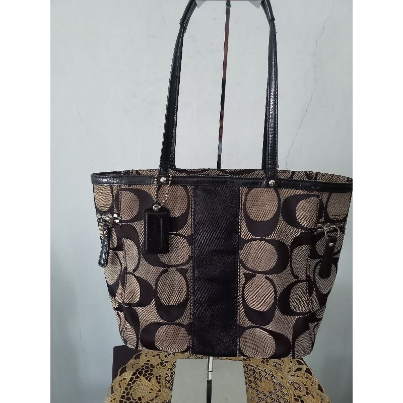Tote bag Coach Signature, with beautiful blue colour inside, vintage produksi november 2008 bahan ka