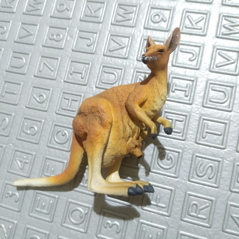 figurine red kangaroo collecta