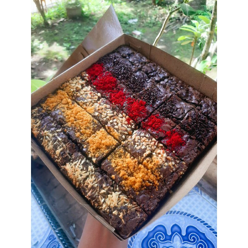 

FUDGY BROWNIES UKURAN 20X20,BROWNIES PANGGANG,CHEWY BROWNIES FULL TOPPING