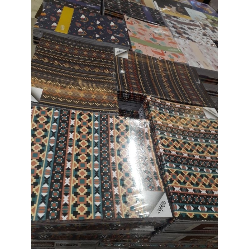 

Buku tulis B5 Estudee isi 10 buku